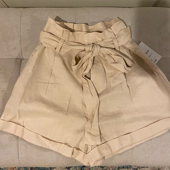 Linen cream colored shorts. Forever 21. Size small - Picture 1 of 2